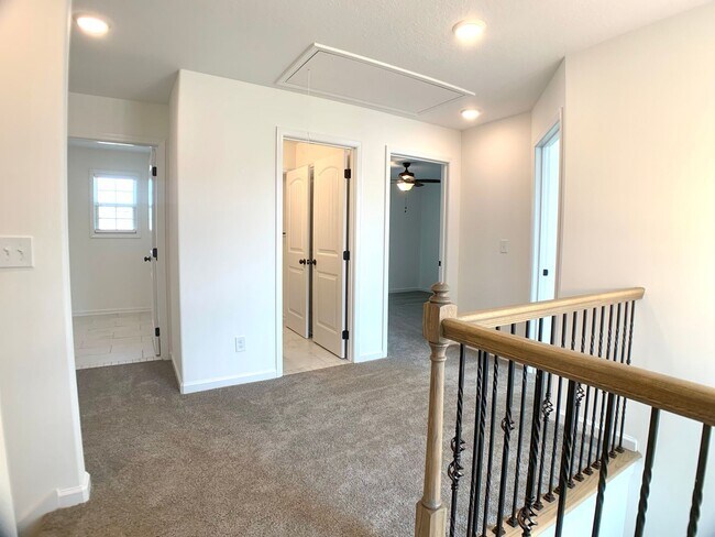 Building Photo - 987 E Creek Coyote Trl