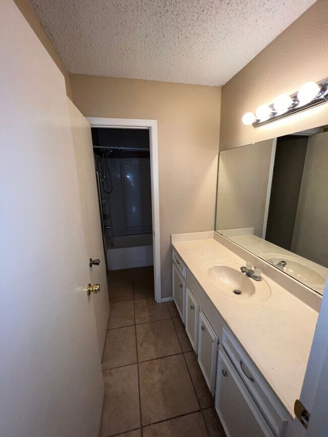 Building Photo - 4929 High Meadow Dr