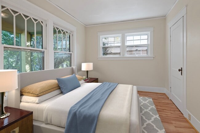 Building Photo - Charming Westside Duplex! Minutes from Dow...