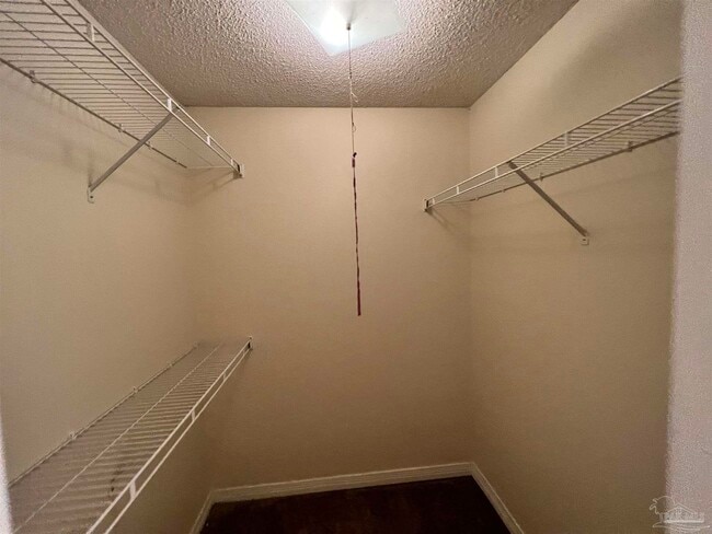 Building Photo - 9489 Sunnehanna Blvd