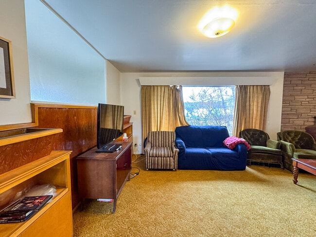 Building Photo - 845 E 820 N