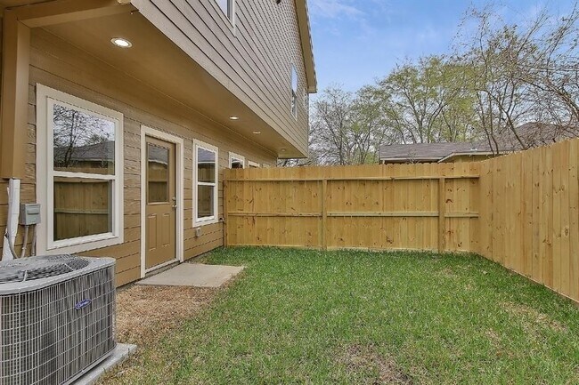 Building Photo - 1043 Marcolin St