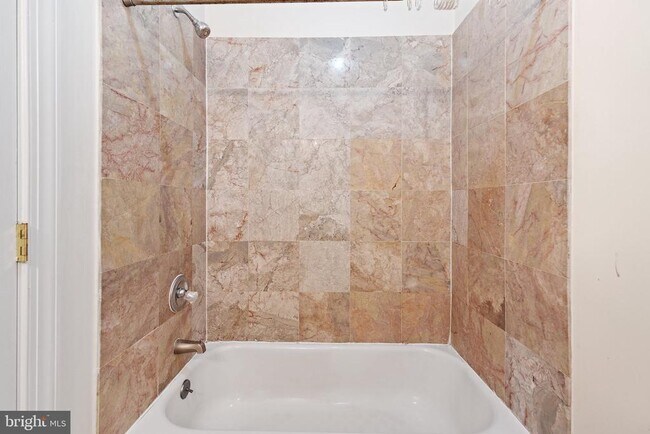 Building Photo - 1729 Fontain St