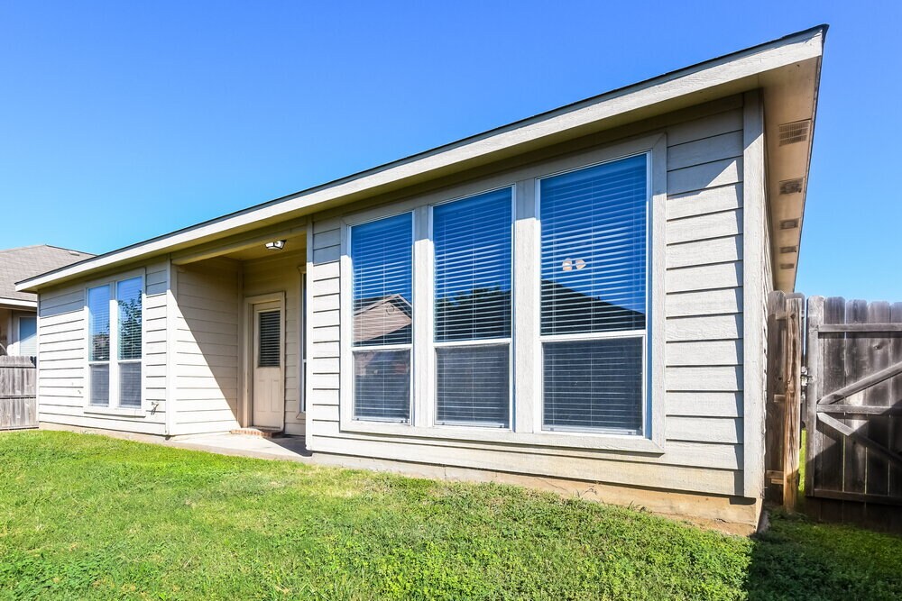 Building Photo - 9909 Amaryllis Ln