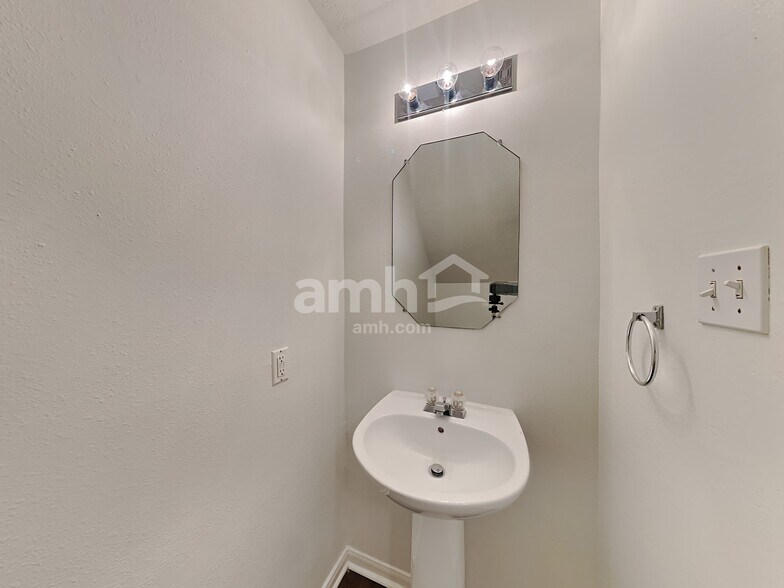 Building Photo - 12311 Claresholm Dr