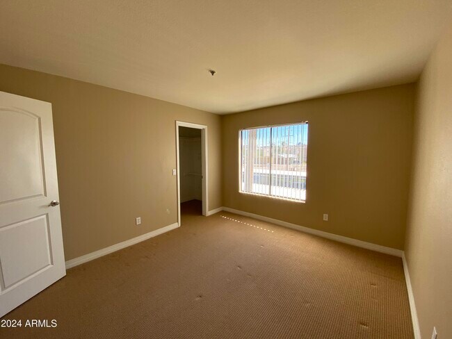 Building Photo - 2025 E Campbell Ave