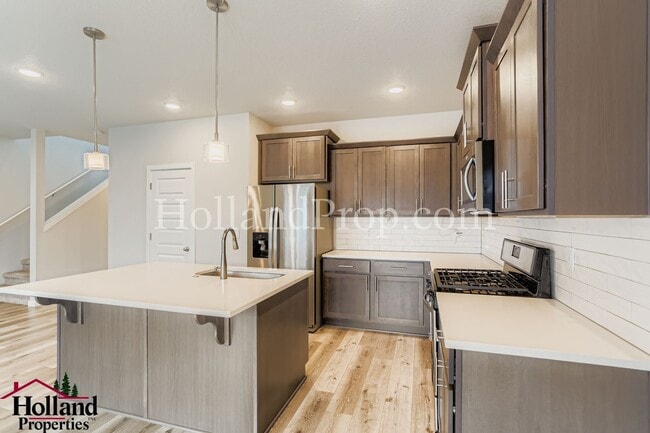 Building Photo - Amaizing 5-Bedroom, with Pergola! Move in special $300 off first month rent*** NEW PRICE at $2,750!