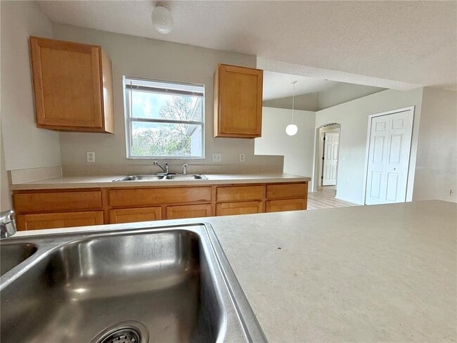 Building Photo - 12052 Villa Rd