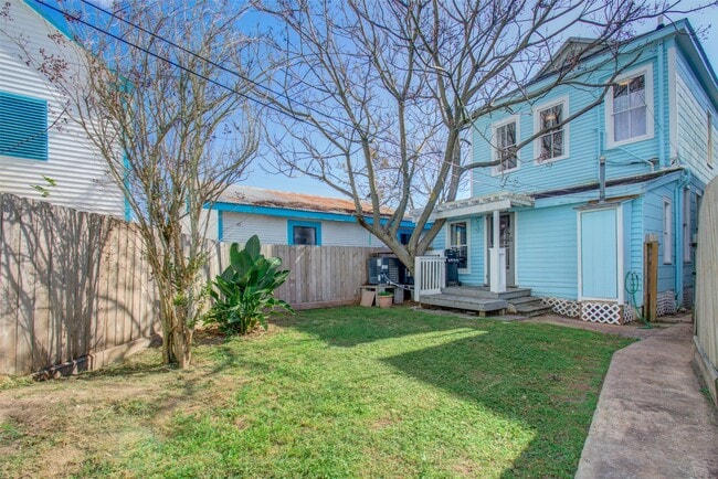 Building Photo - 3304 Avenue Q
