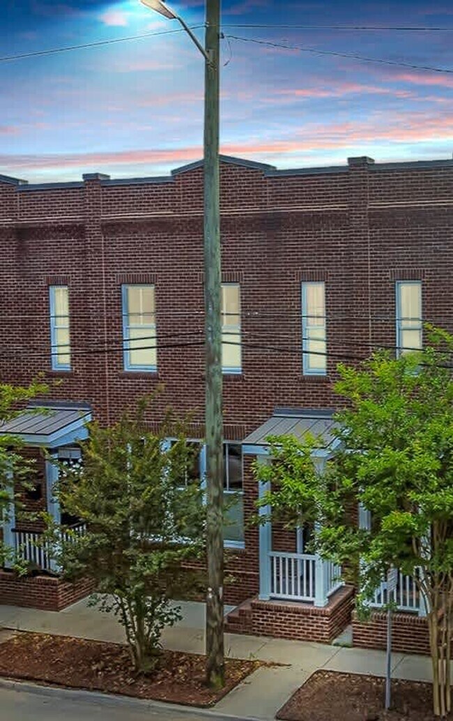 Building Photo - 305 Alice St