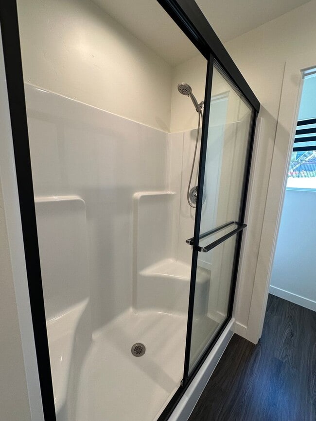 Building Photo - GORGEOUS EAGLE MOUNTAIN TOWNHOME!!!