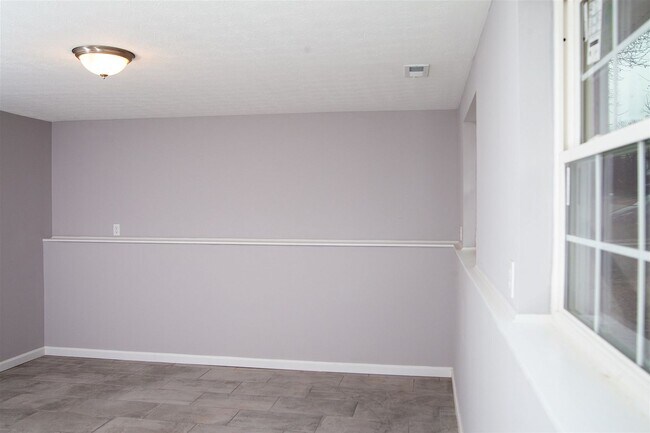 Building Photo - 3020 Featherstone Dr