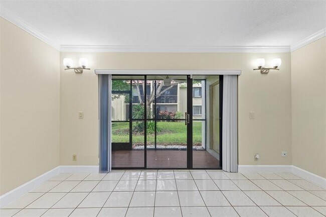 Building Photo - 434 Lakeview Dr