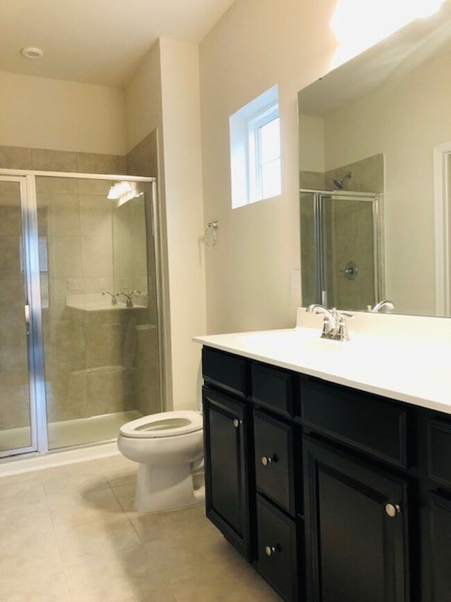 Building Photo - Like New - Single Story Living - 3 Bedroom...