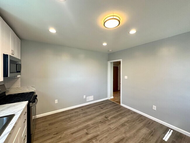 Building Photo - Charming 3 Bedroom/1 Bathroom Home in Essex, Baltimore, MD!