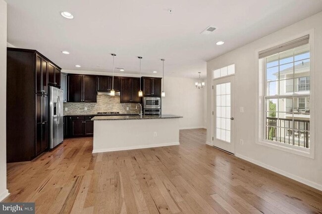 Building Photo - 43144 Thoroughfare Gap Terrace