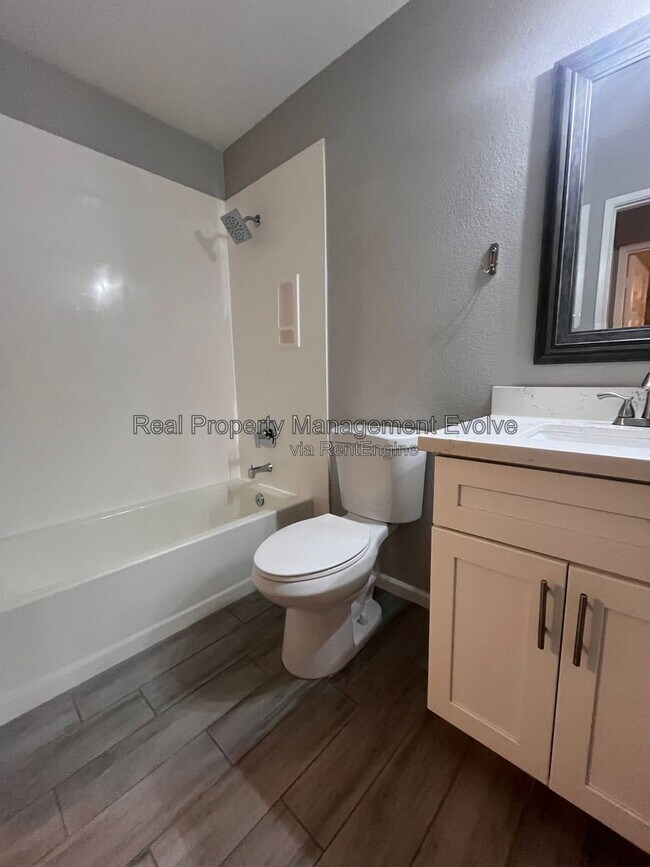 Building Photo - 408 W Blackhawk Dr