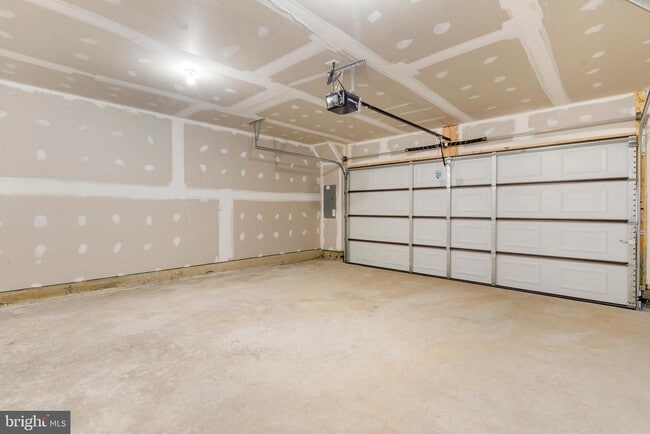 Building Photo - 463 Tiller St