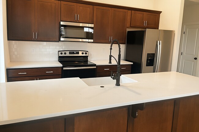 Building Photo - Spacious 3 Bedroom Home with Oversized Primary Suite near Webb & Pawnee