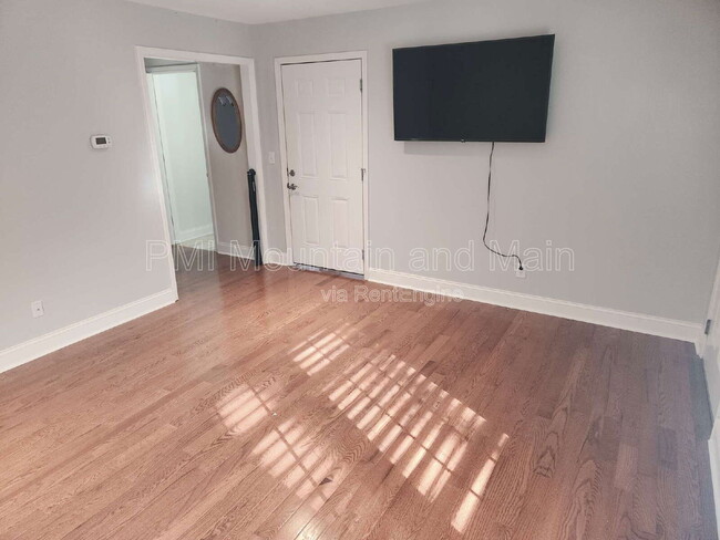 Building Photo - 52 Kirby Rd