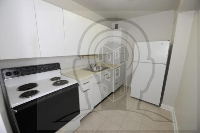 Building Photo - 1 bedroom in CHICAGO IL 60649