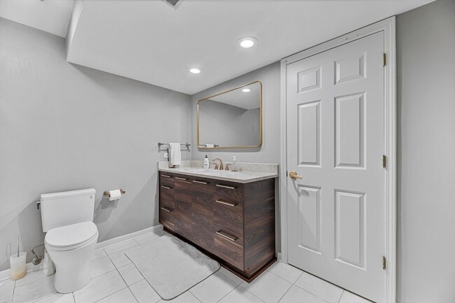 Building Photo - 2419 Cumberland Cir