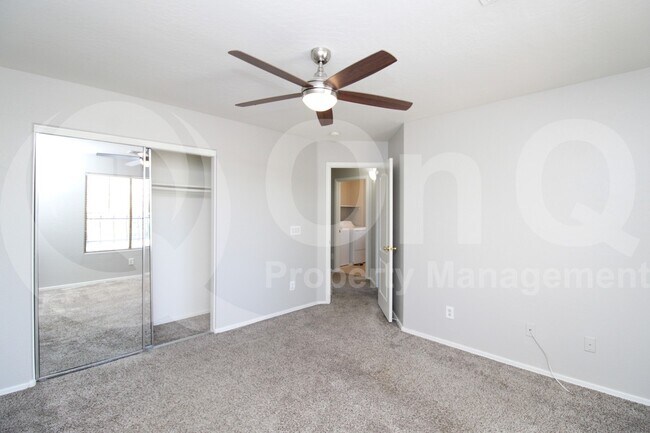 Building Photo - 1467 E Chestnut Ln