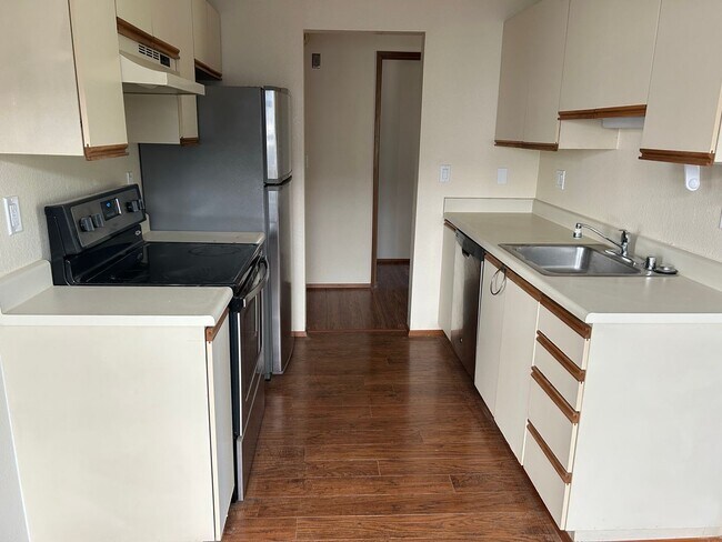 Building Photo - 707 N 130th St