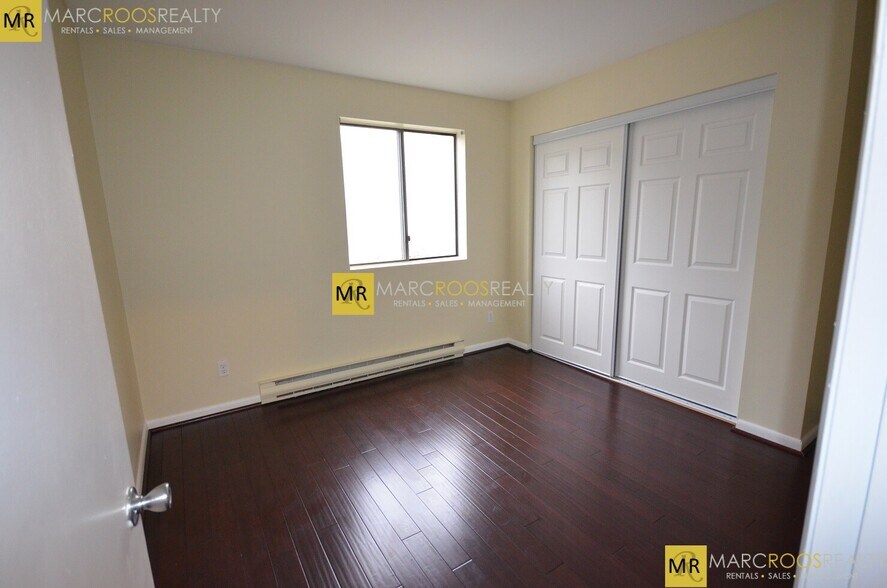 Building Photo - 138 Marginal St