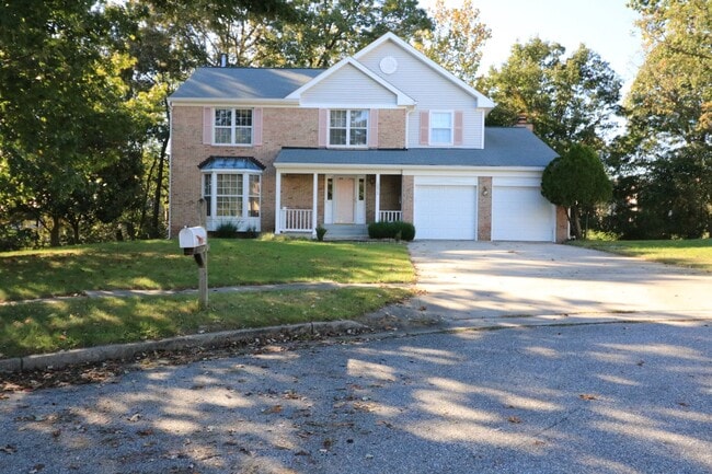 Building Photo - Spacious 4BD/2.5BA Colonial on Quiet Cul-d...