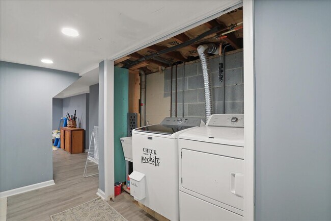 Building Photo - 13715 Dixie Dr