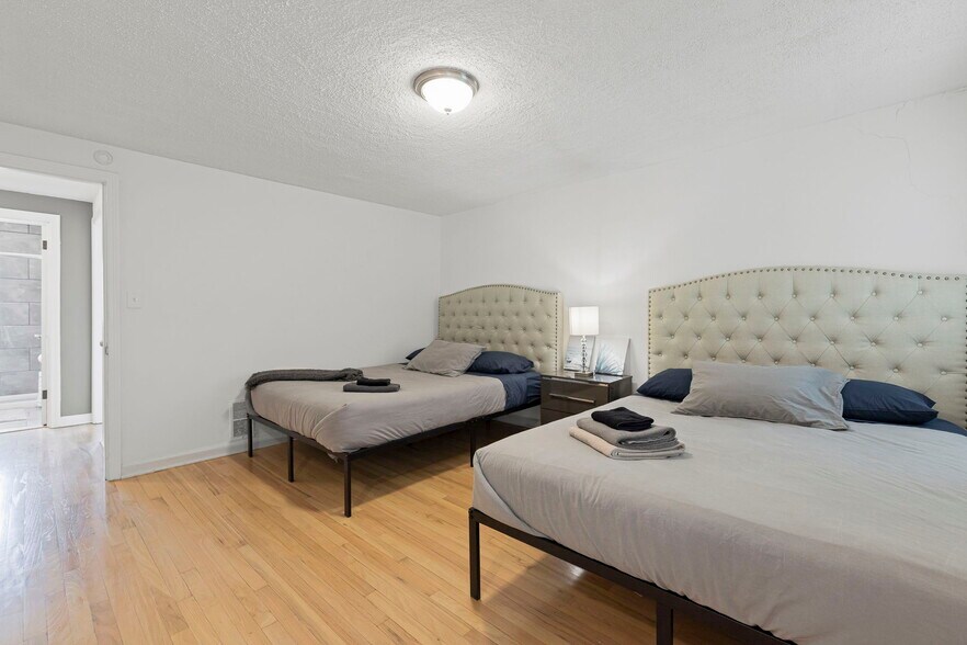 Building Photo - 1003 W 38th St