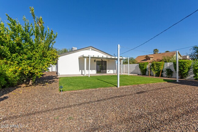 Building Photo - 1129 E McKinley St