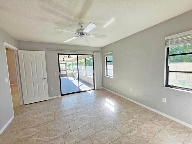 Building Photo - 920 Tanager Rd