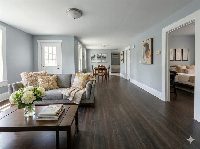 Building Photo - 596 Beacon St