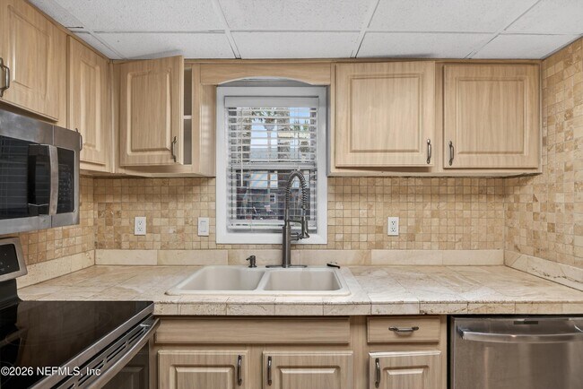 Building Photo - 695-A1A A1A N