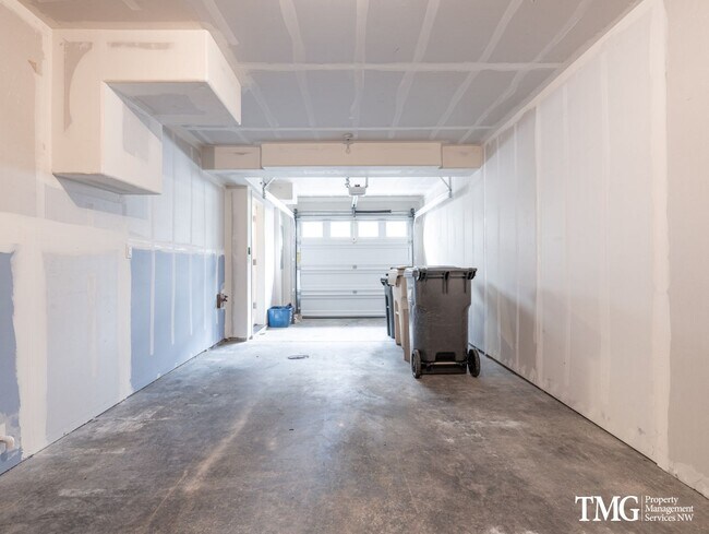 Building Photo - Beautiful 2br/2ba Townhome in Great Wilsonville Location!