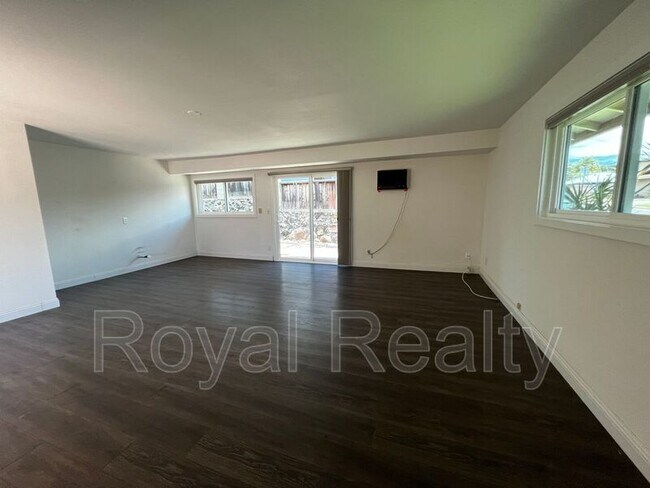 Building Photo - 167 Mahina St