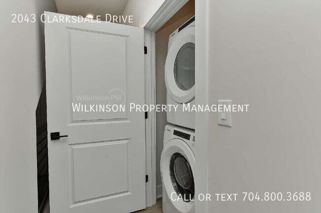 Building Photo - 2043 Clarksdale Dr