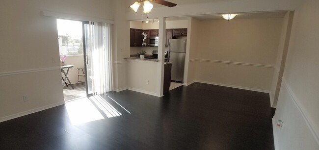 Building Photo - Beautiful second floor 1/1 Condo x Rent @ ...