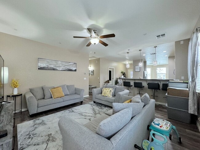 Building Photo - Northeast El Paso 3Bed/2 Bath Refrig A/C Across From Park!