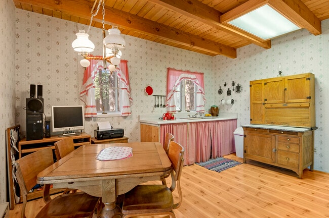 Building Photo - 2888 Echo Cave Ovi