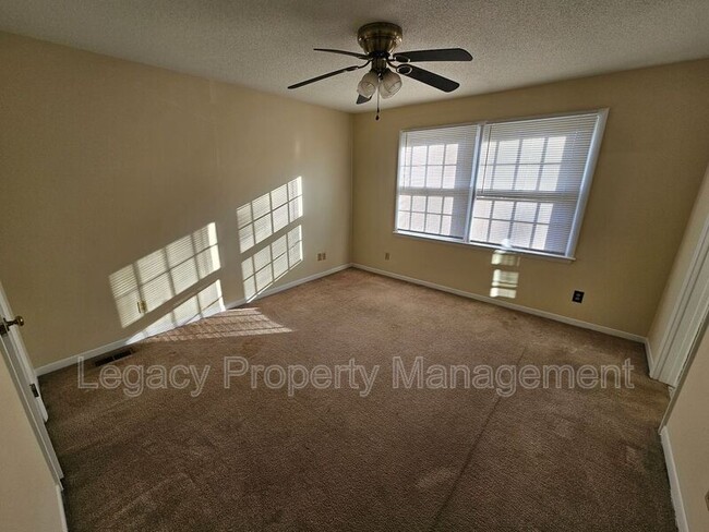 Building Photo - 514 Peele St