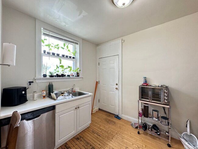 Building Photo - 918 Green Bay