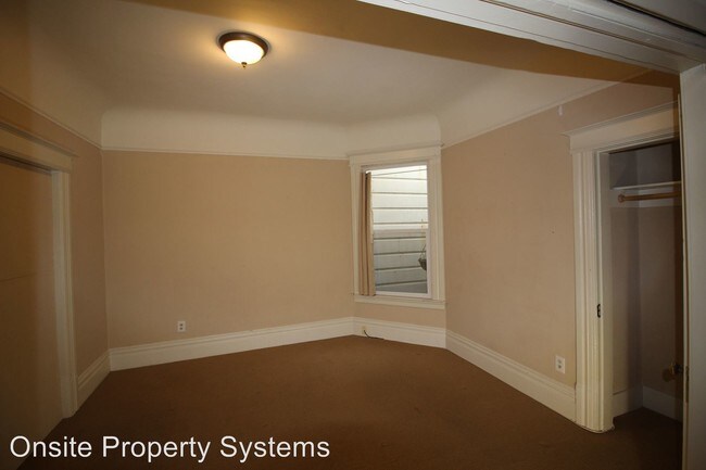 Building Photo - 3 br, 1.5 bath Apartment - 166 Carl Street
