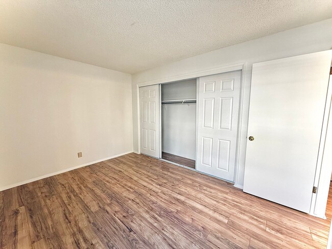 Building Photo - 1 Bedroom Apartment Available Now