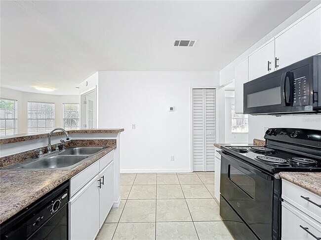 Building Photo - 645 Stafford Terrace