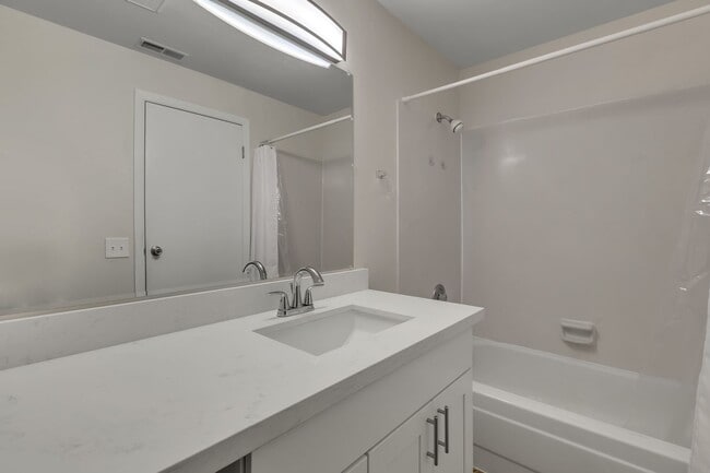 Building Photo - 3 Bedroom East Hill Home - $3,000/month
