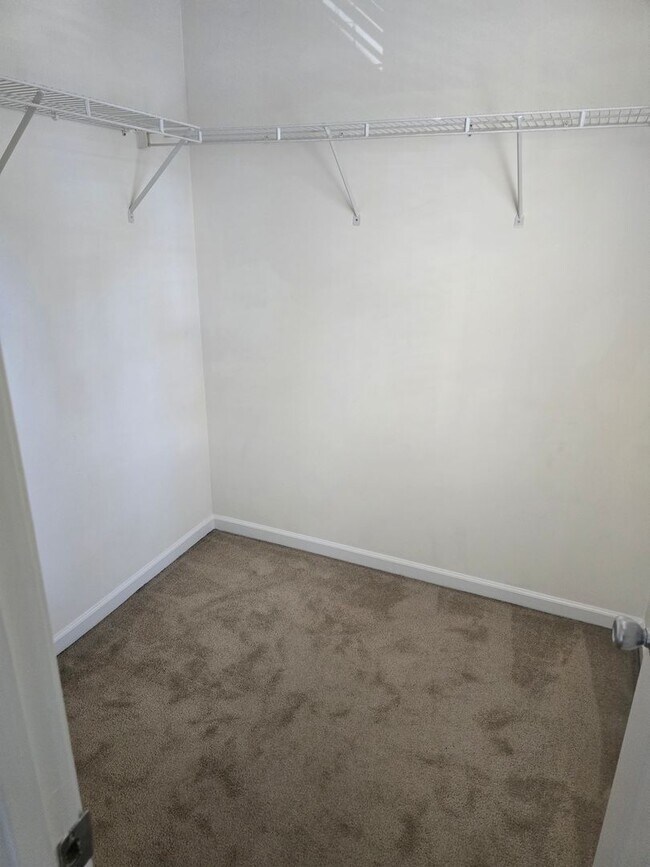 Building Photo - Townhome 2BR/2.5BA Located minutes from UNCC Campus!