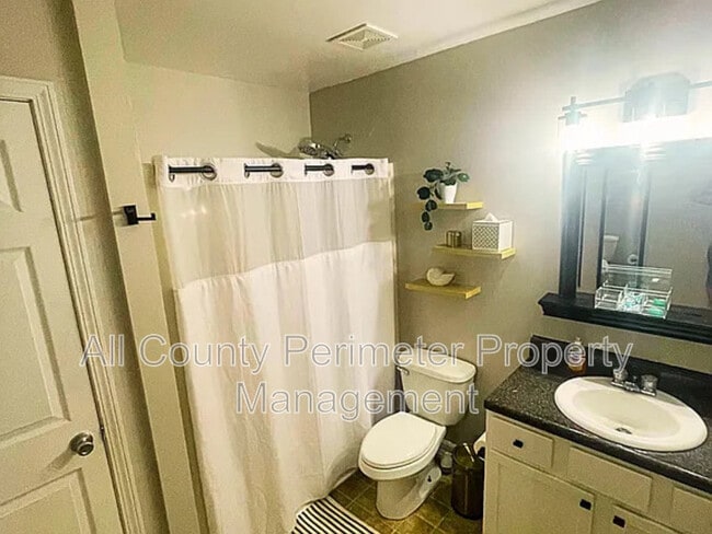 Building Photo - 837 Forrest Cir SE